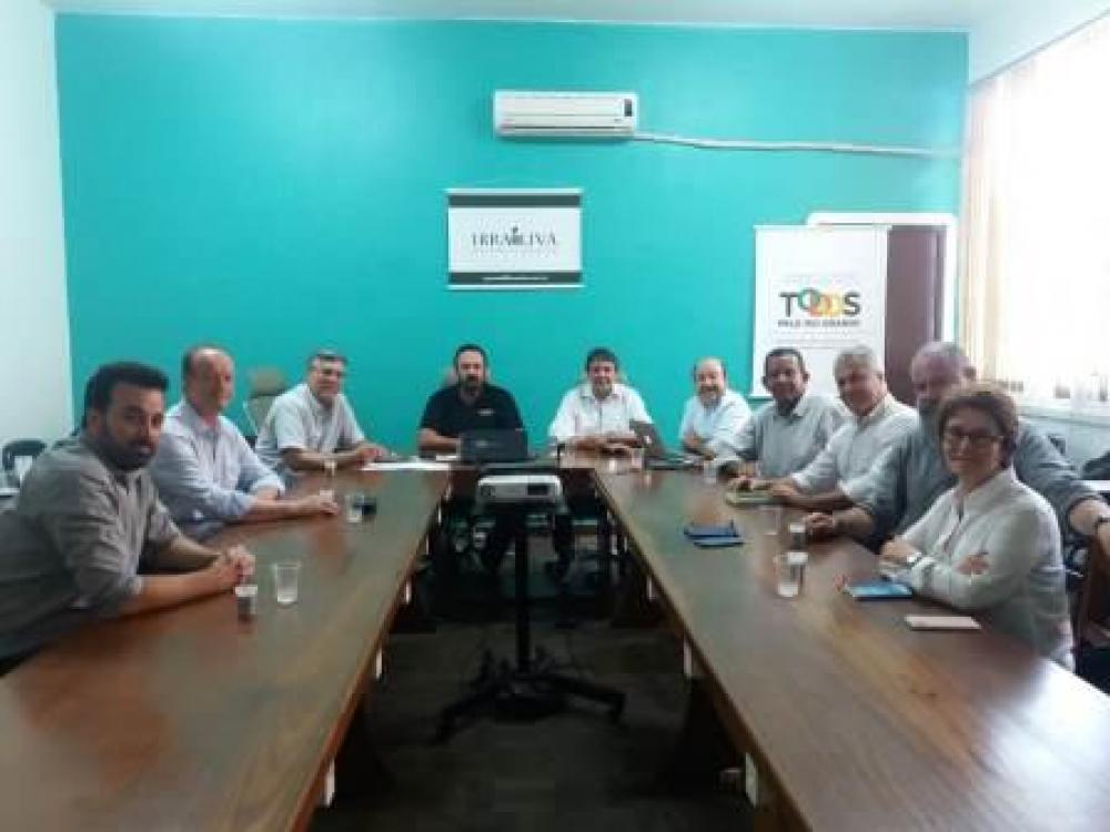 Diretores da ASSOOLIVE participam de reunião do IBRAOLIVA